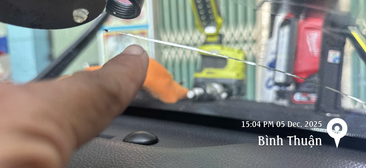 Hàn kính xe ô tô tận nơi tại Bình Thuận